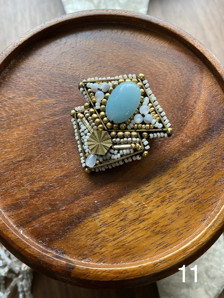 ビーズ刺繍ブローチ・ピアス