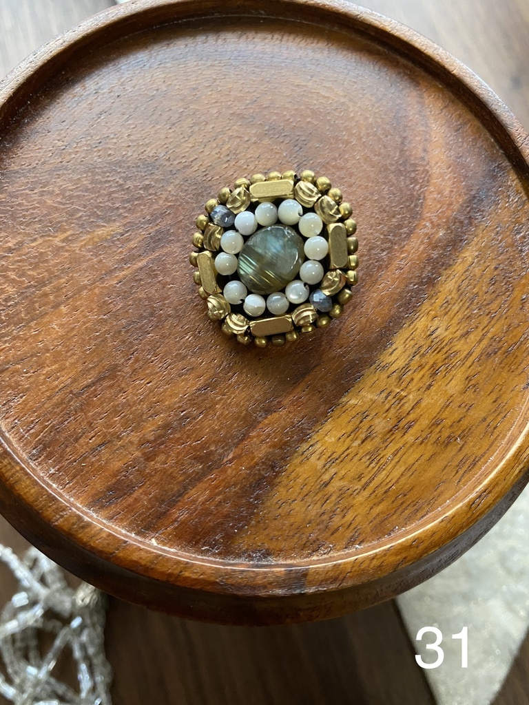 ビーズ刺繍ブローチ・ピアス