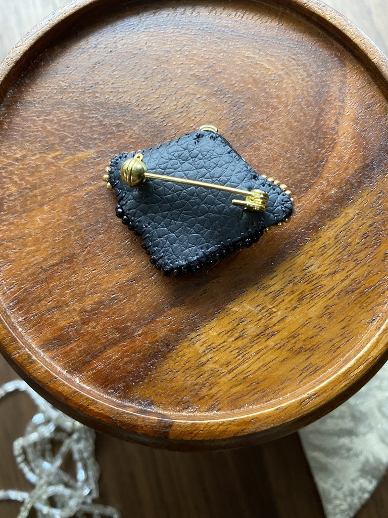 ビーズ刺繍ブローチ・ピアス
