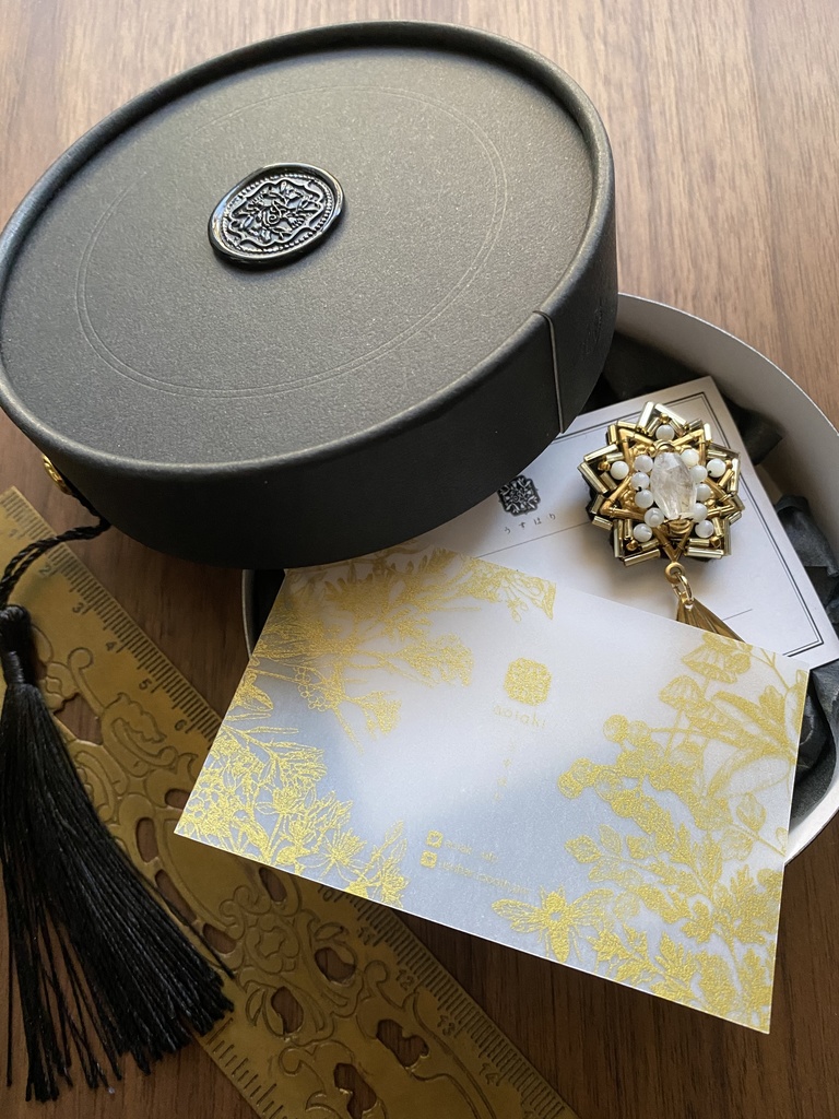 ビーズ刺繍ブローチ・ピアス