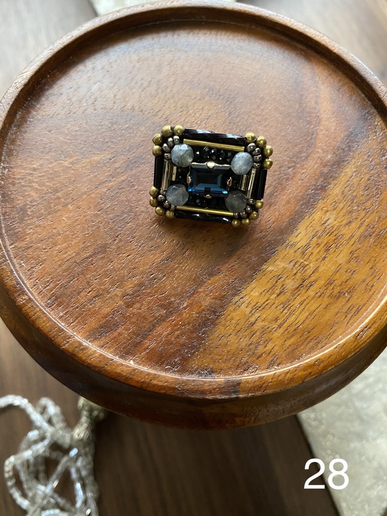 ビーズ刺繍ブローチ・ピアス