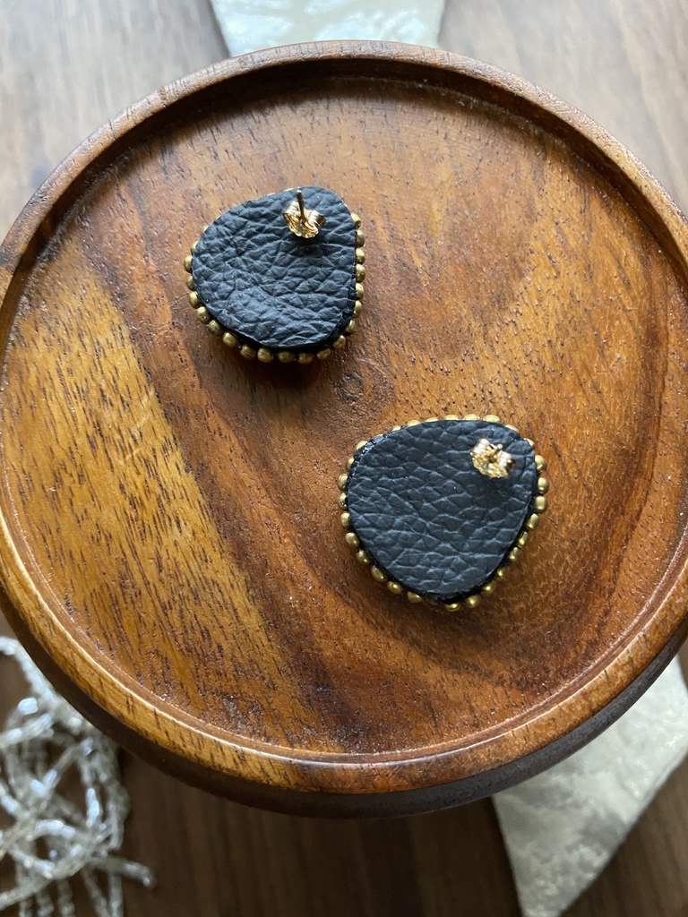 ビーズ刺繍ブローチ・ピアス