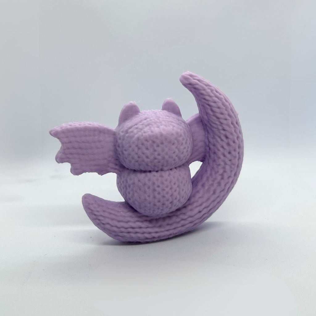 🌙 月のゆりかごのこうもりちゃん — 守護者のこうもり(紅藤色) —