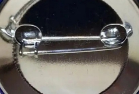 《缶バッチ》月に登る夢を見た柴犬さん