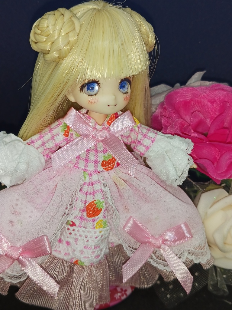 長袖いちご柄チェックワンピース オビツ11 ブラインドドール