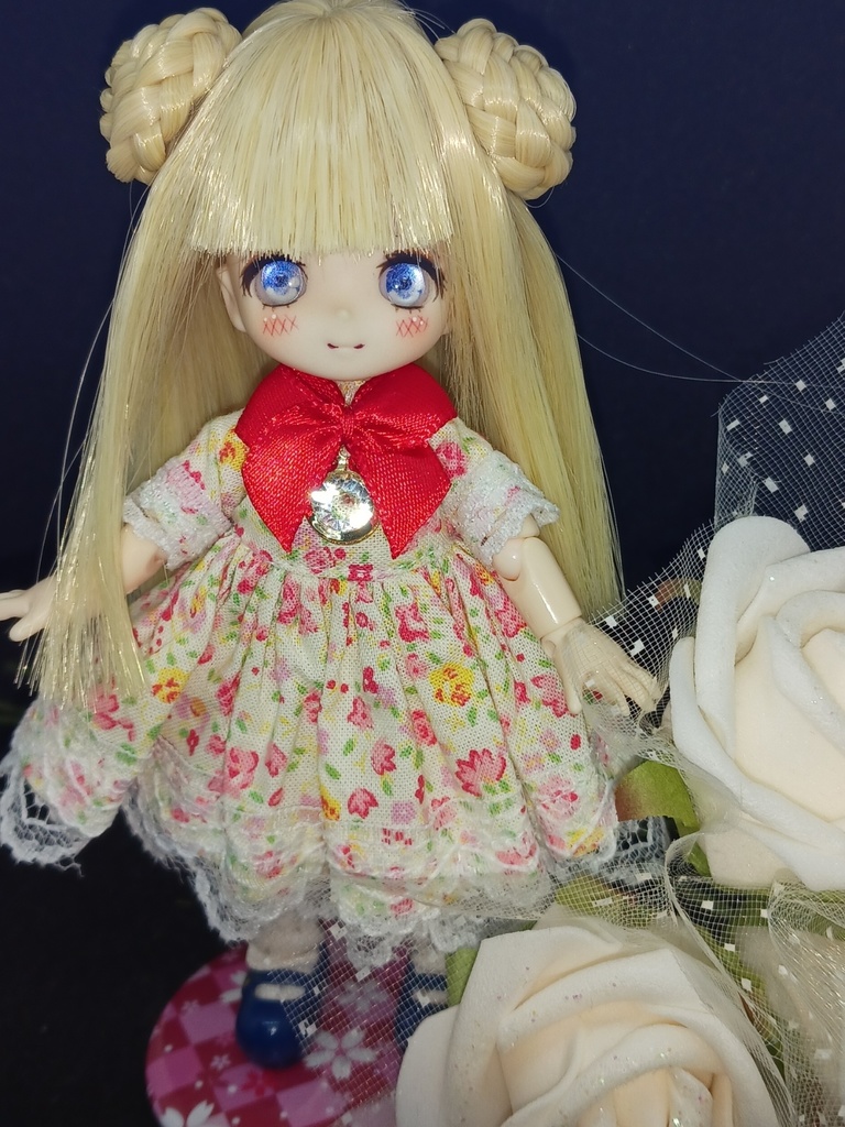 半袖赤小花ワンピース　オビツ11　ブラインドドール