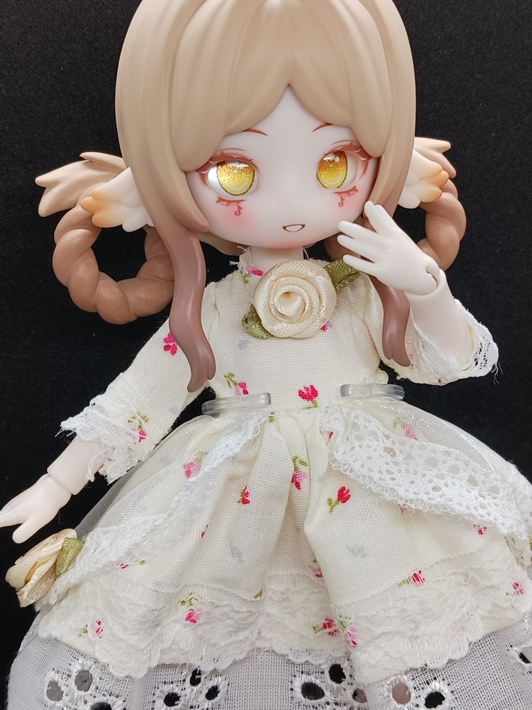 白バラ小花ワンピース　ブラインドドール　オビツ11