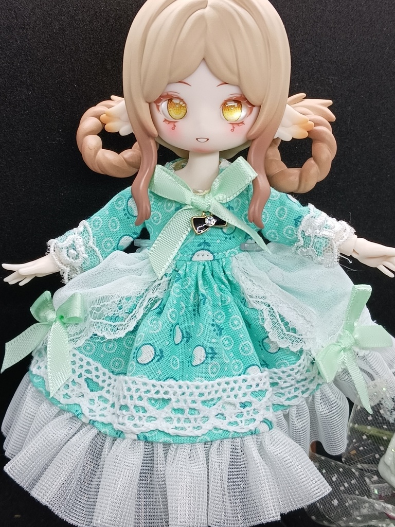 緑のフリル＆リボンワンピース　ブラインドドール　オビツ１１