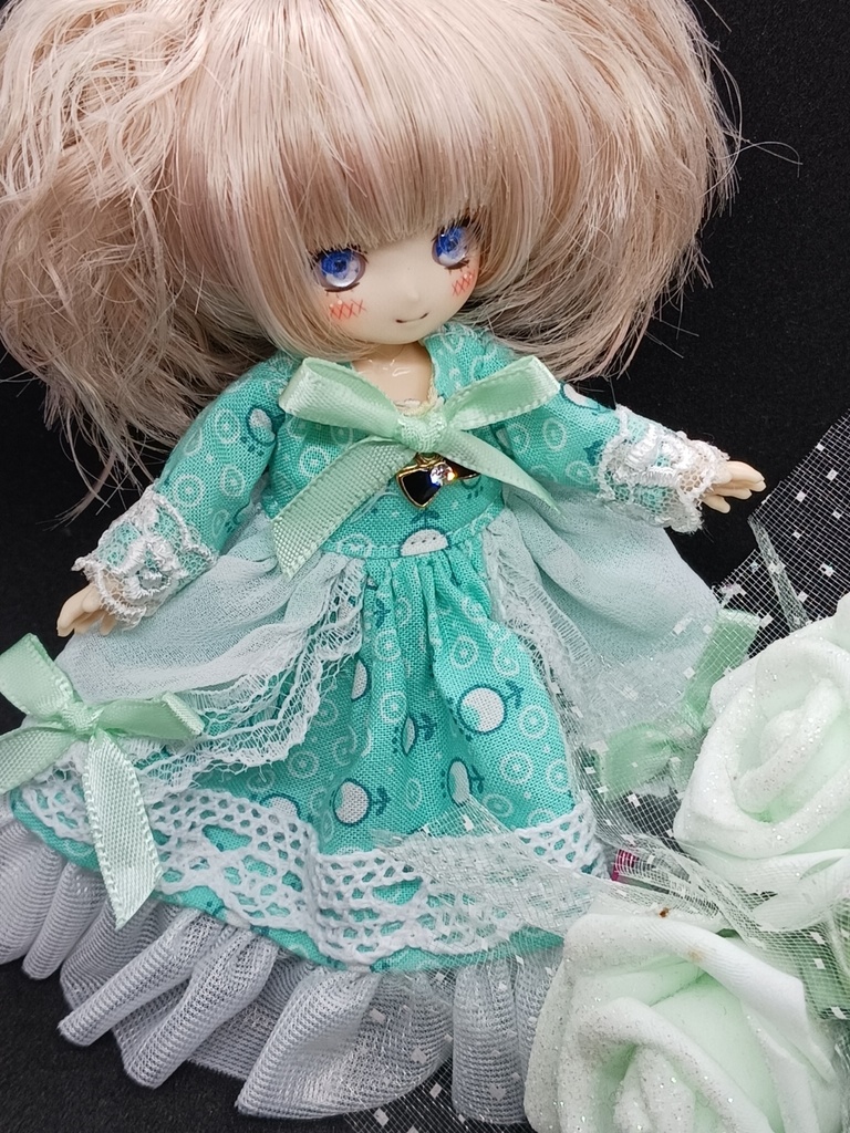 緑のフリル&リボンワンピース ブラインドドール オビツ11