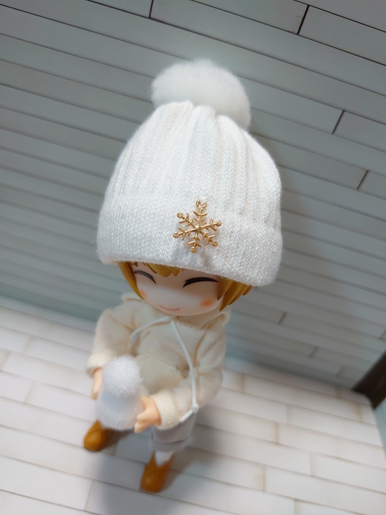 ゆきんこニット帽 雪の結晶チャーム付