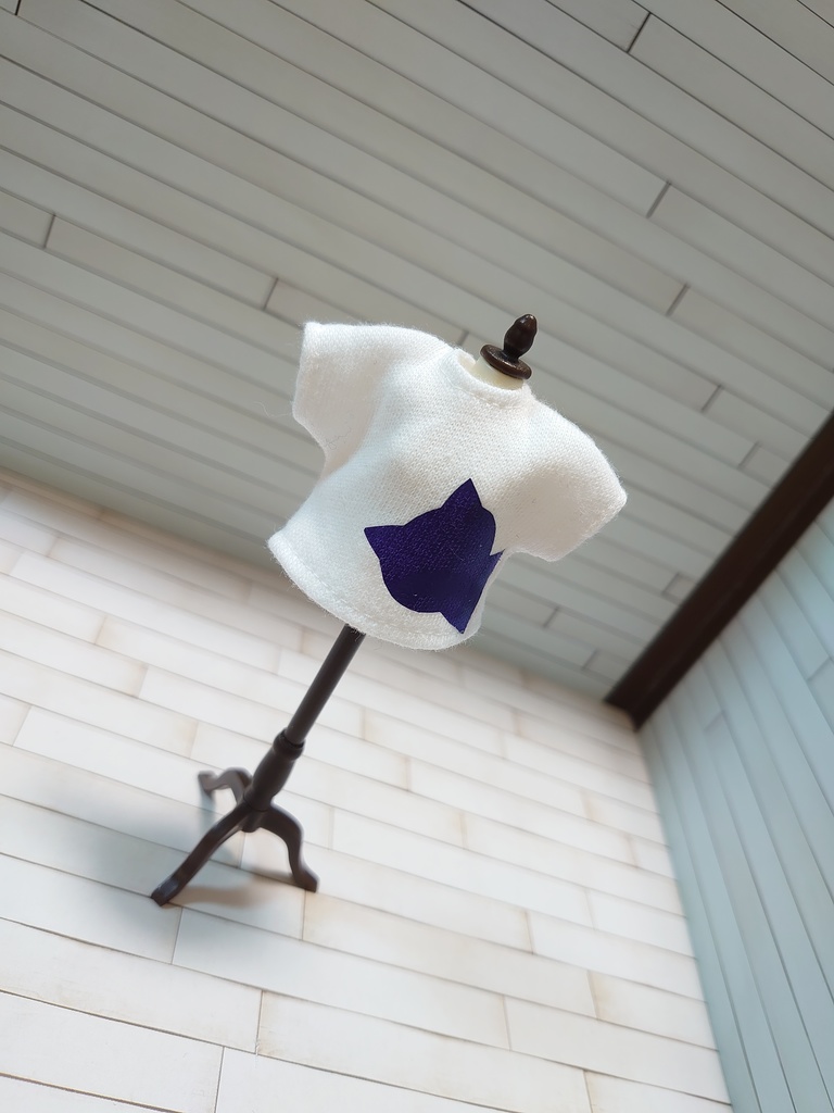 ひょっこり覗くねこさん・くまさんシャツ