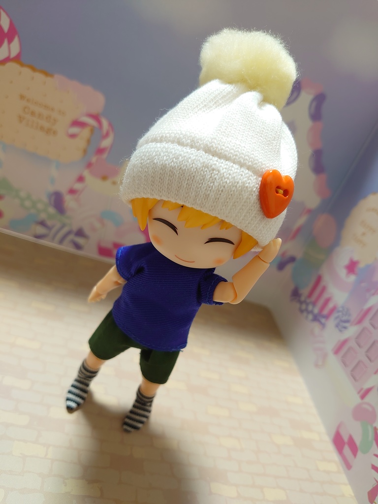 ポンポンとハートのニット帽