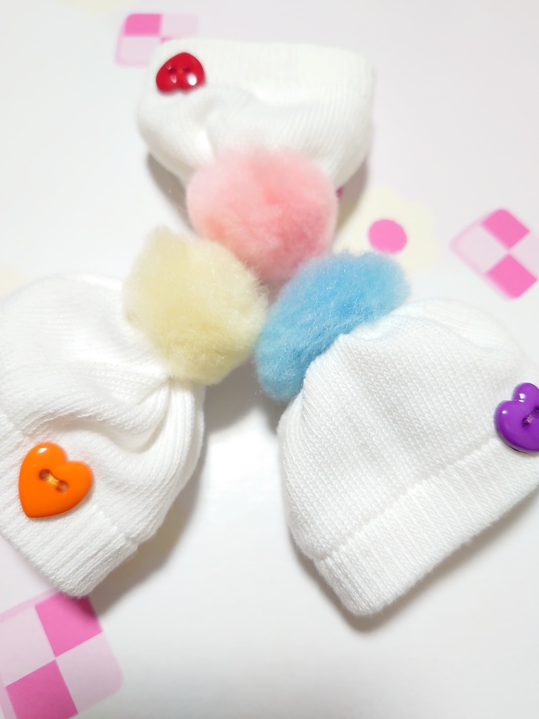 ポンポンとハートのニット帽