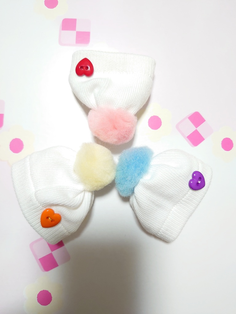 ポンポンとハートのニット帽