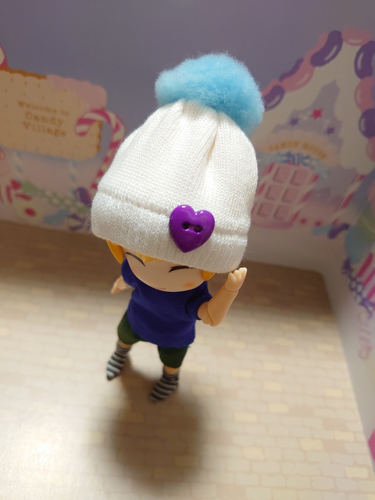 ポンポンとハートのニット帽