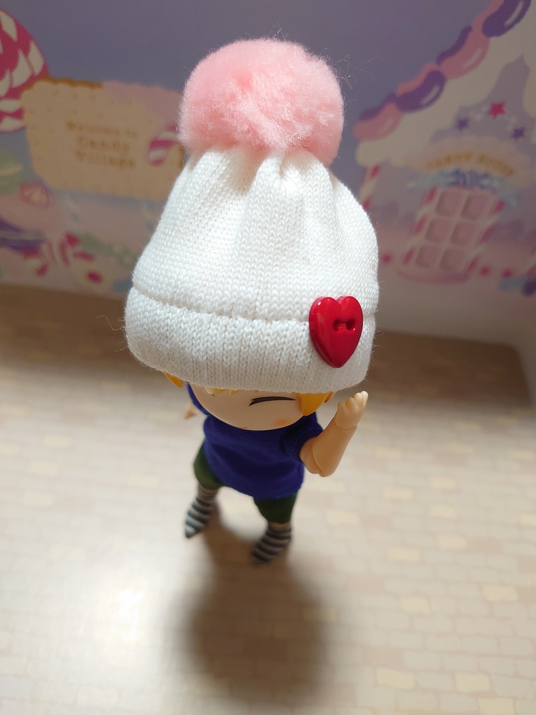 ポンポンとハートのニット帽