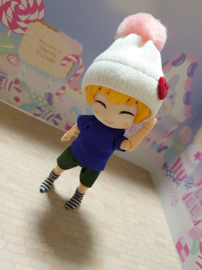 ポンポンとハートのニット帽