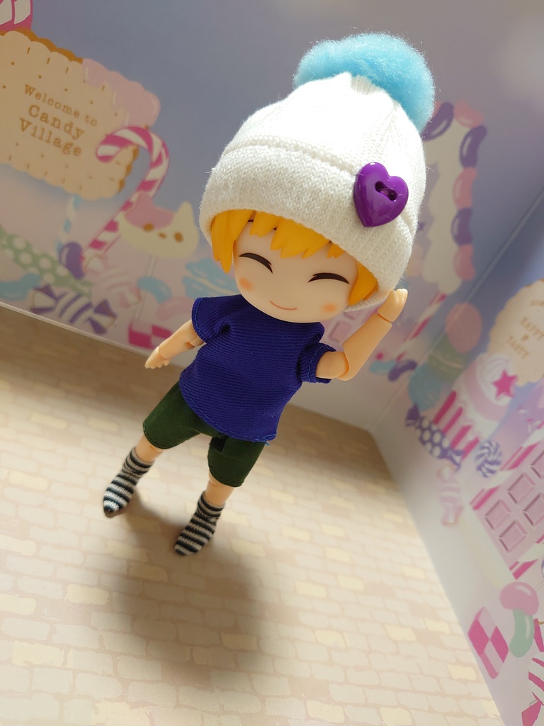 ポンポンとハートのニット帽