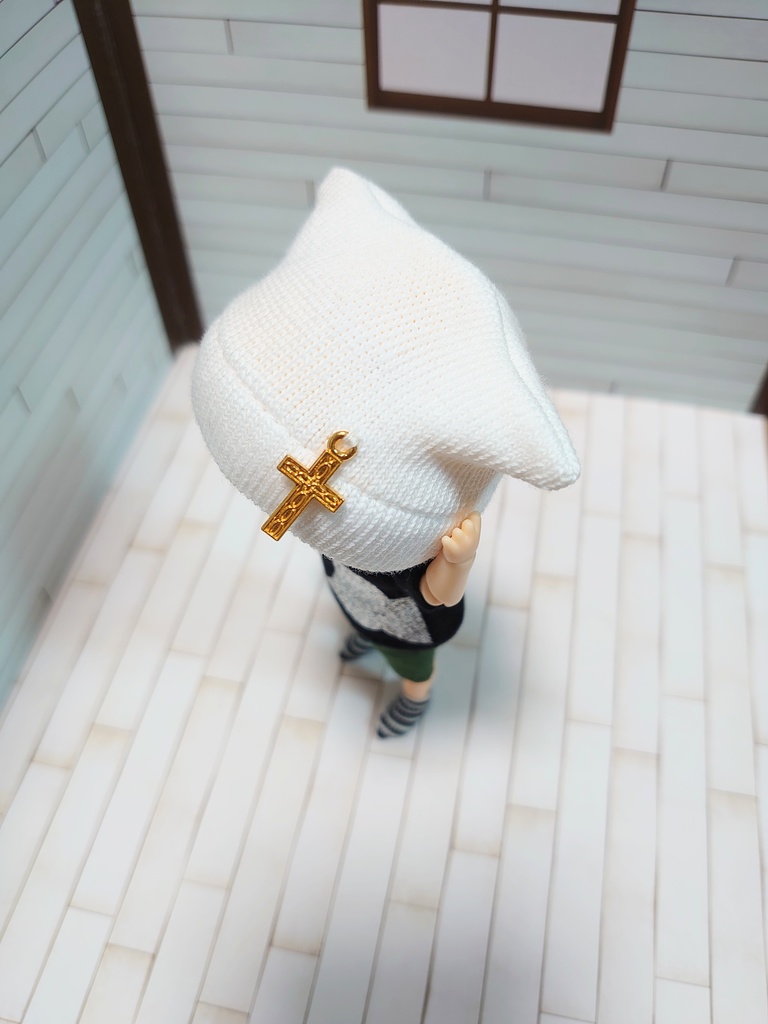 ツノ帽子(十字架チャーム付)