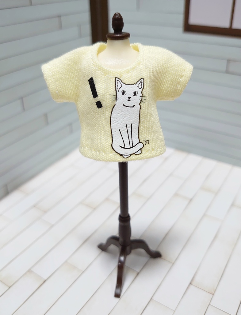 ビックリねこちゃんTシャツ