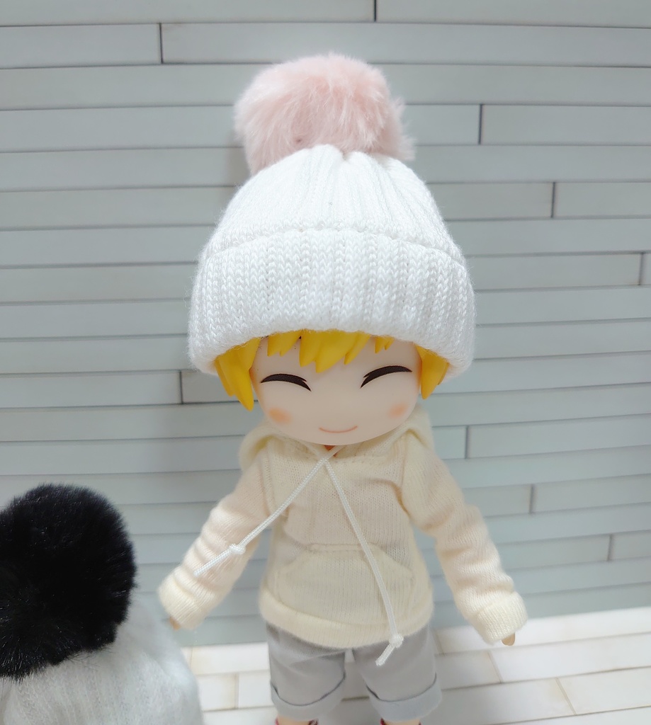 ポンポンニット帽(黒/ピンク)