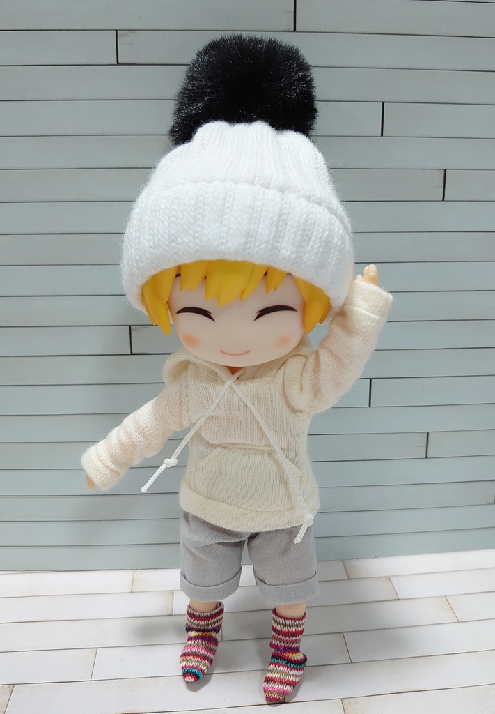 ポンポンニット帽(黒/ピンク)