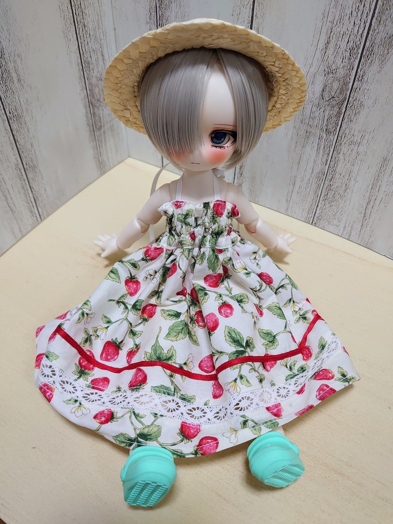 シャーリングワンピース(苺柄)