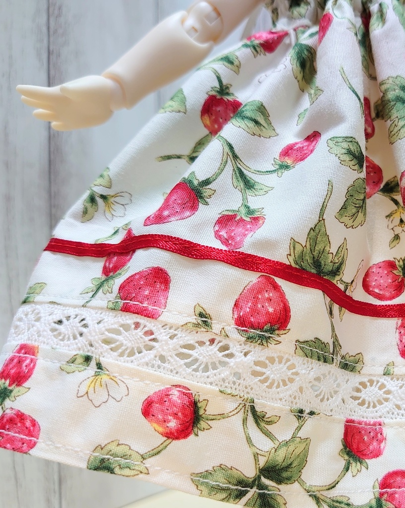 シャーリングワンピース(苺柄)