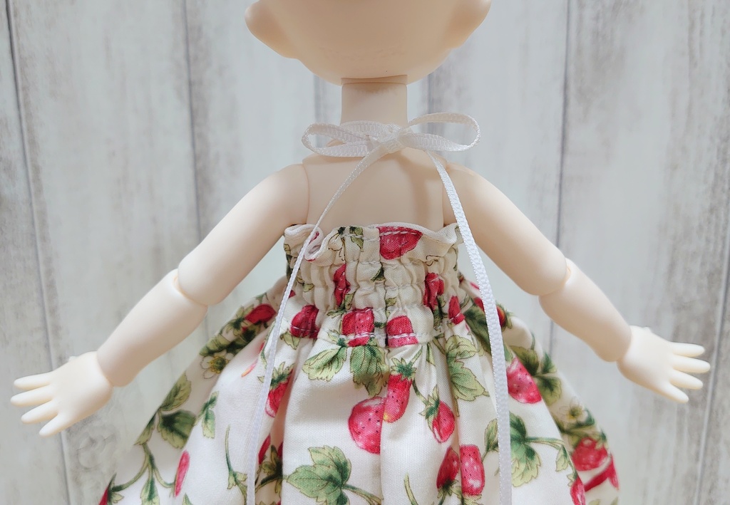 シャーリングワンピース(苺柄)