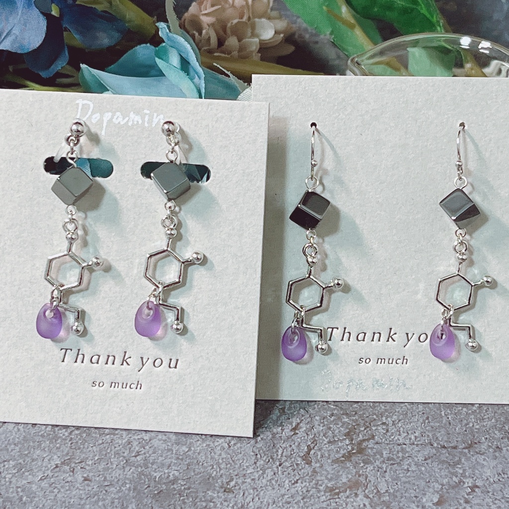 化学式耳飾り(ドーパミン)