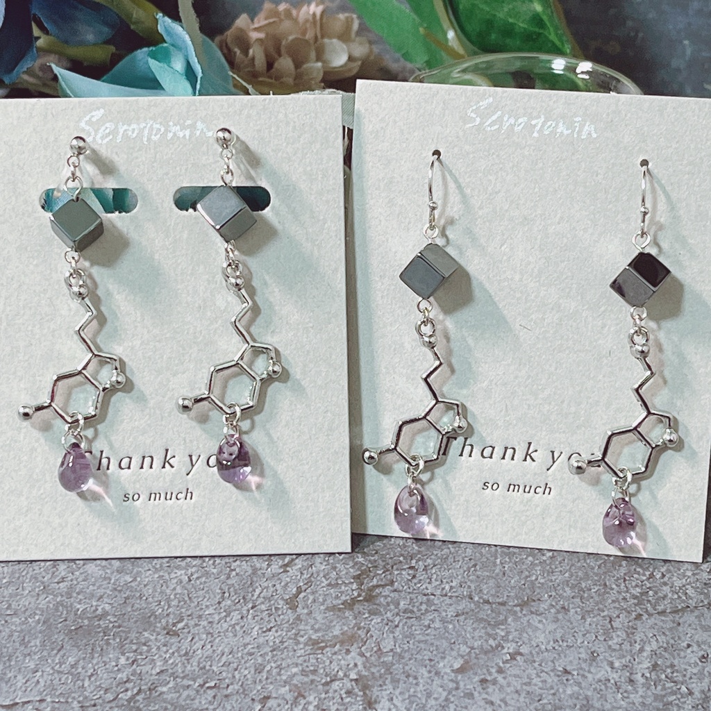 化学式耳飾り(セロトニン)