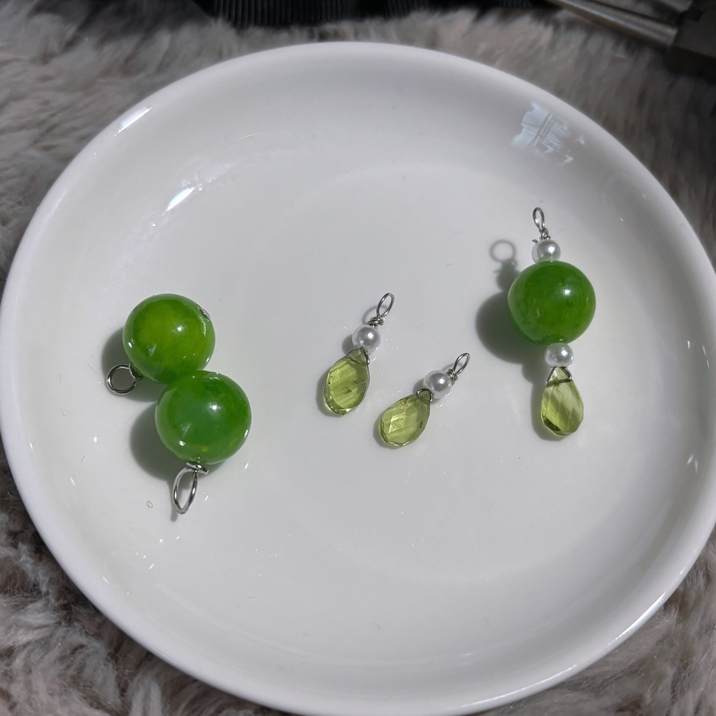 💚ペリドットのキラッキラ✨耽美アクスタ(天然石チャーム付き)💎