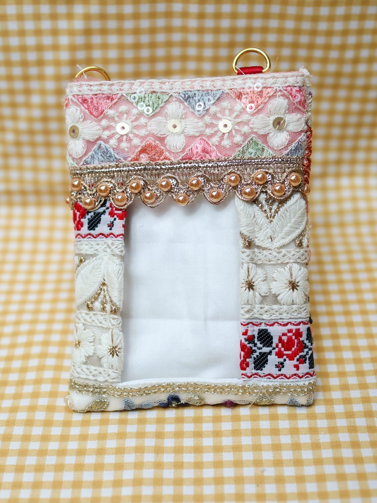 刺繍リボンのトレカケース