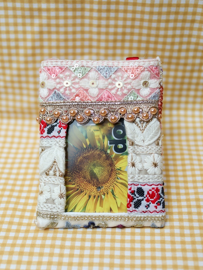 刺繍リボンのトレカケース