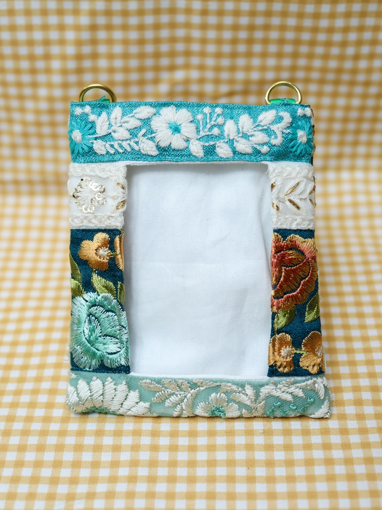 刺繍リボンのトレカケース