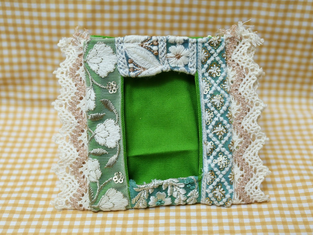 刺繍リボンのトレカケース