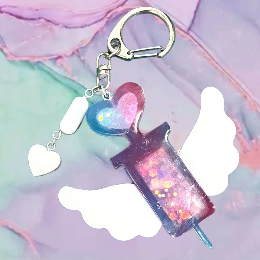 【キーホルダー】注射器モチーフ❤︎レジンキーホルダー ❤︎ strap