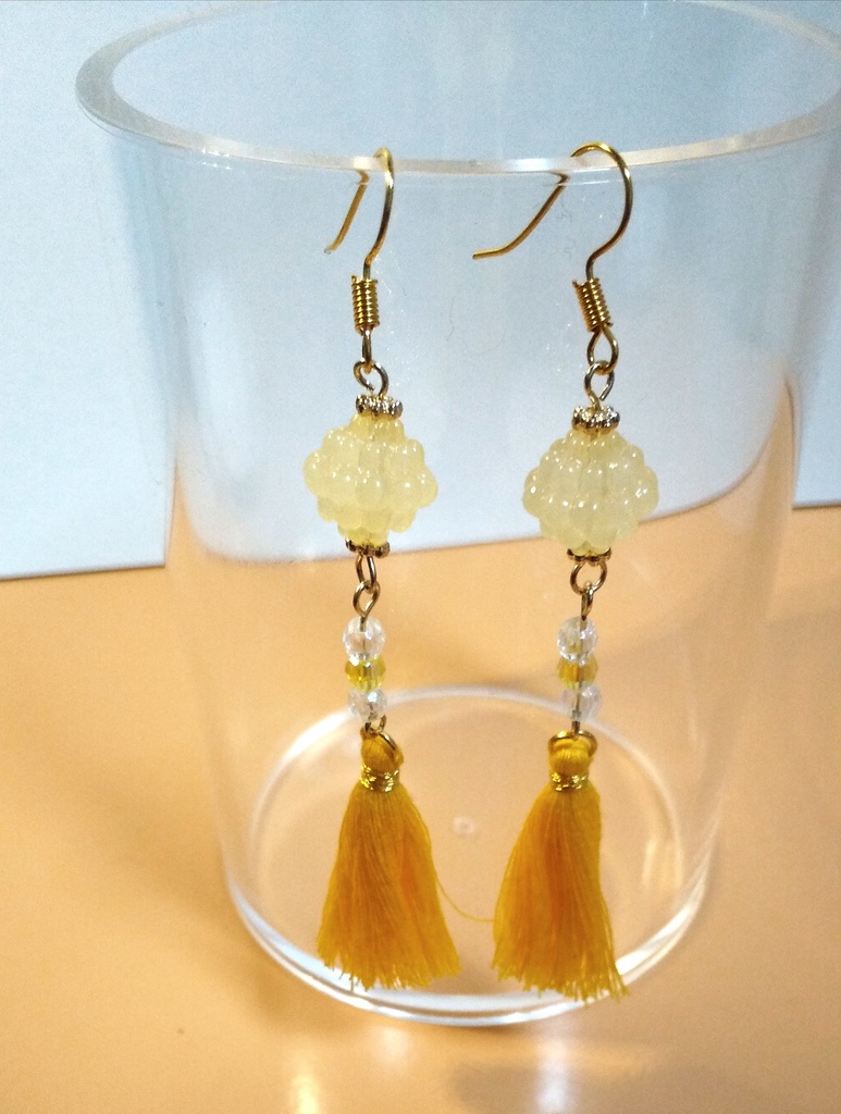 金平糖とタッセルのピアス