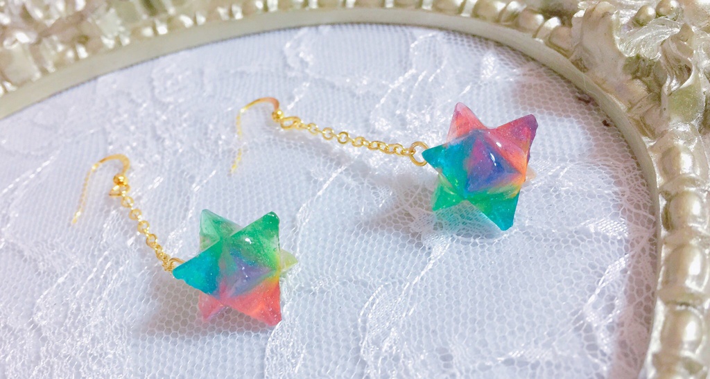 聖晶石風レジンの耳飾り