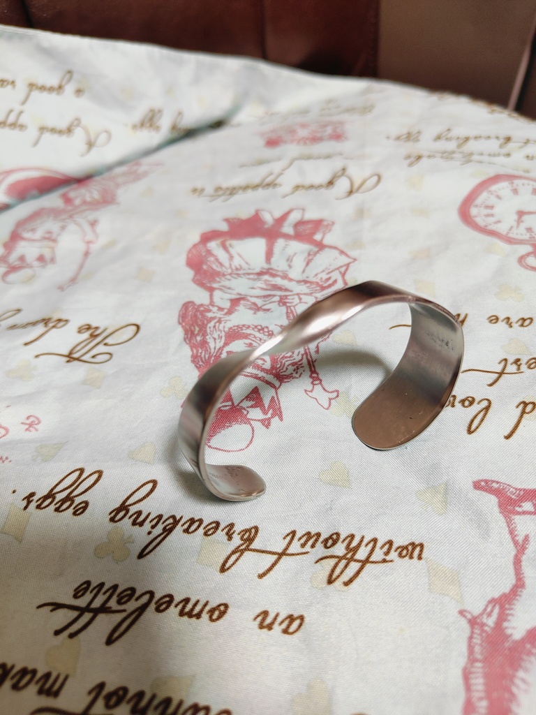 ユニークなリメイクバターナイフバングル