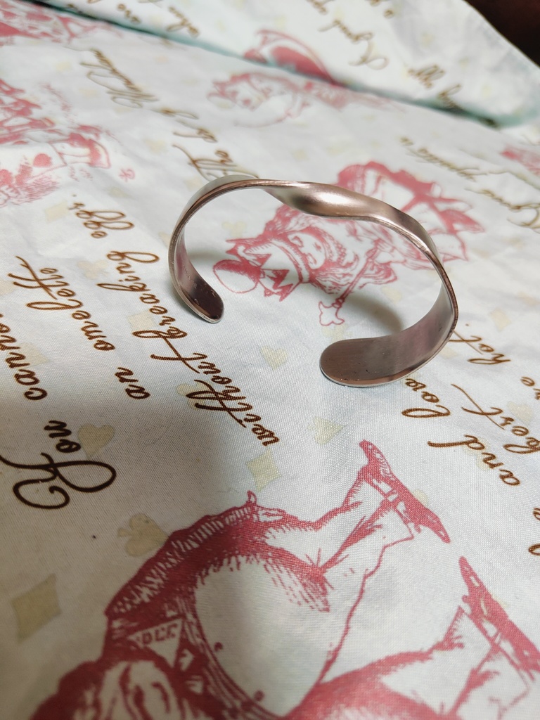 ユニークなリメイクバターナイフバングル