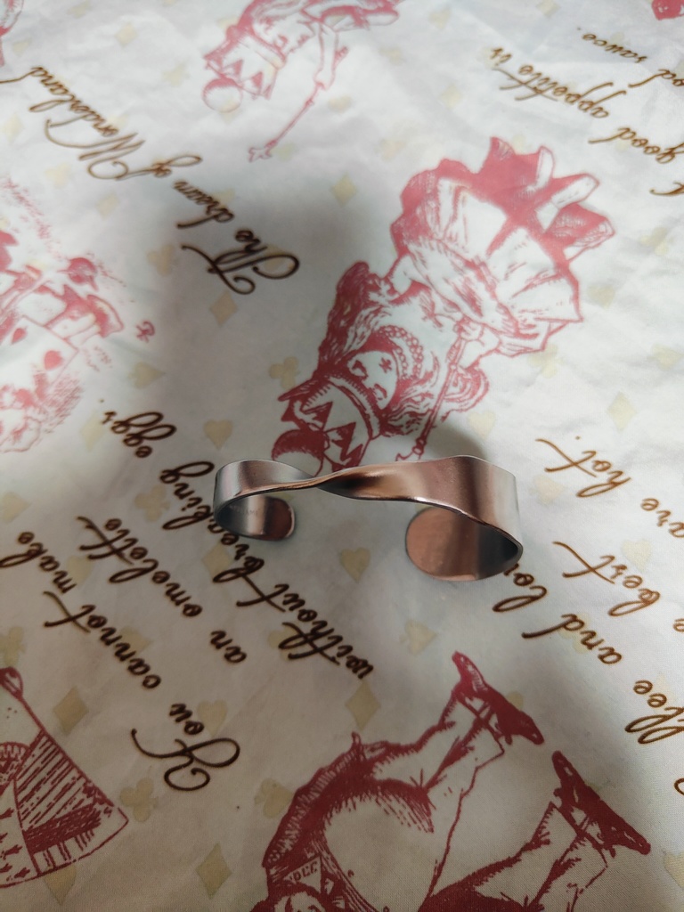 ユニークなリメイクバターナイフバングル