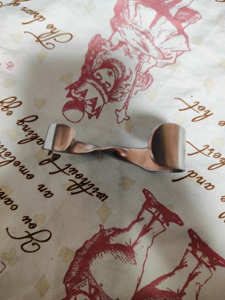 ユニークなリメイクバターナイフバングル