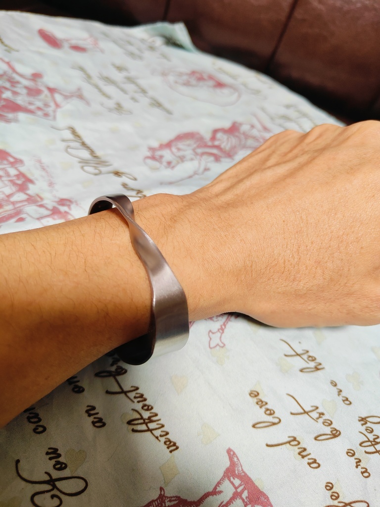 ユニークなリメイクバターナイフバングル