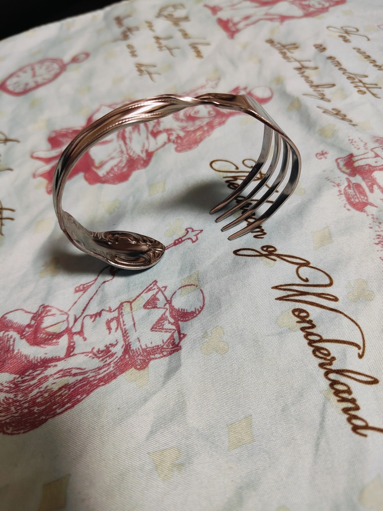 お洒落にキマる!リメイククラシックフォークバングル