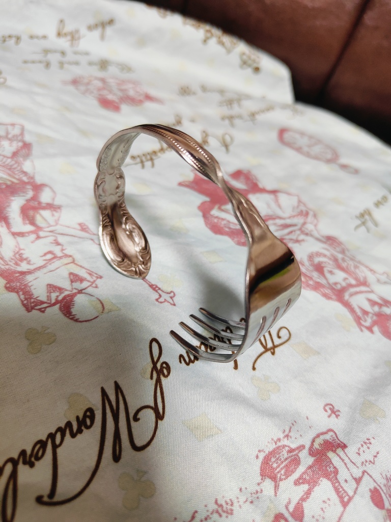 お洒落にキマる！リメイククラシックフォークバングル