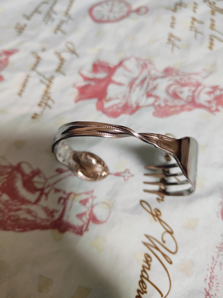 お洒落にキマる!リメイククラシックフォークバングル