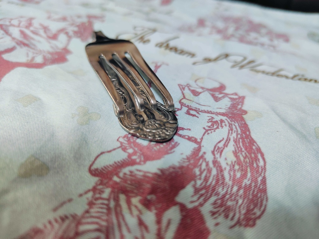 スタイリッシュな💫リメイクフォークマネークリップ