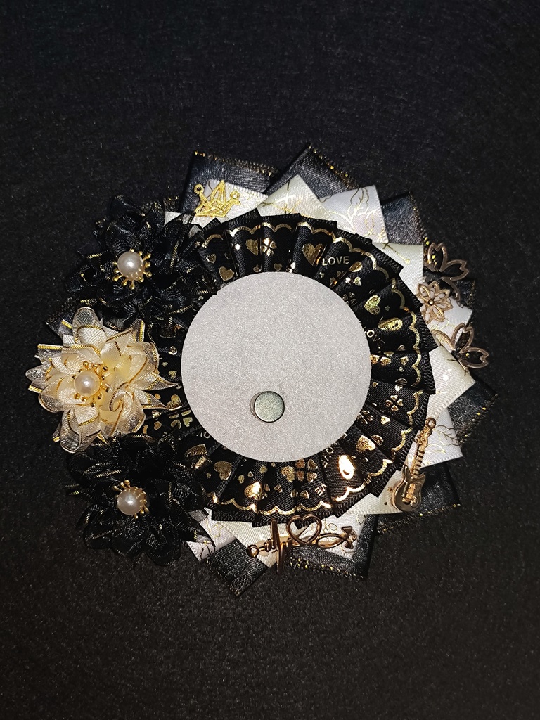 【送料込み】痛ロゼット 豪華 ハンドメイド