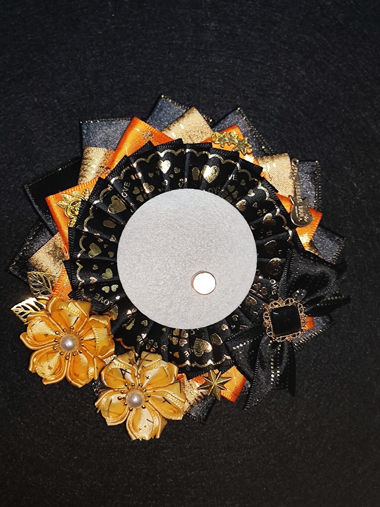 【送料込み】痛ロゼット 豪華 ハンドメイド